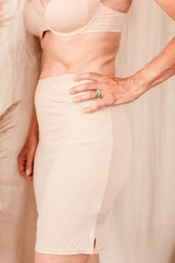 Jupon Long Uni Silk Caress -Lingerie Sensuel Boutique YH1B8772