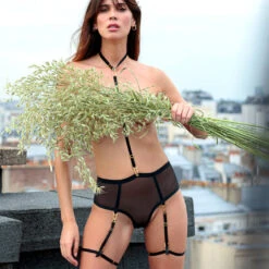 Culotte Ouverte Harnais Insoutenable Légerté -Lingerie Sensuel Boutique culotte atelier amour insoutenable legerete noir 2
