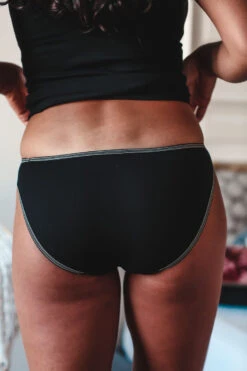 Slip Uni Noir -Lingerie Sensuel Boutique slip uni noir AVET 1